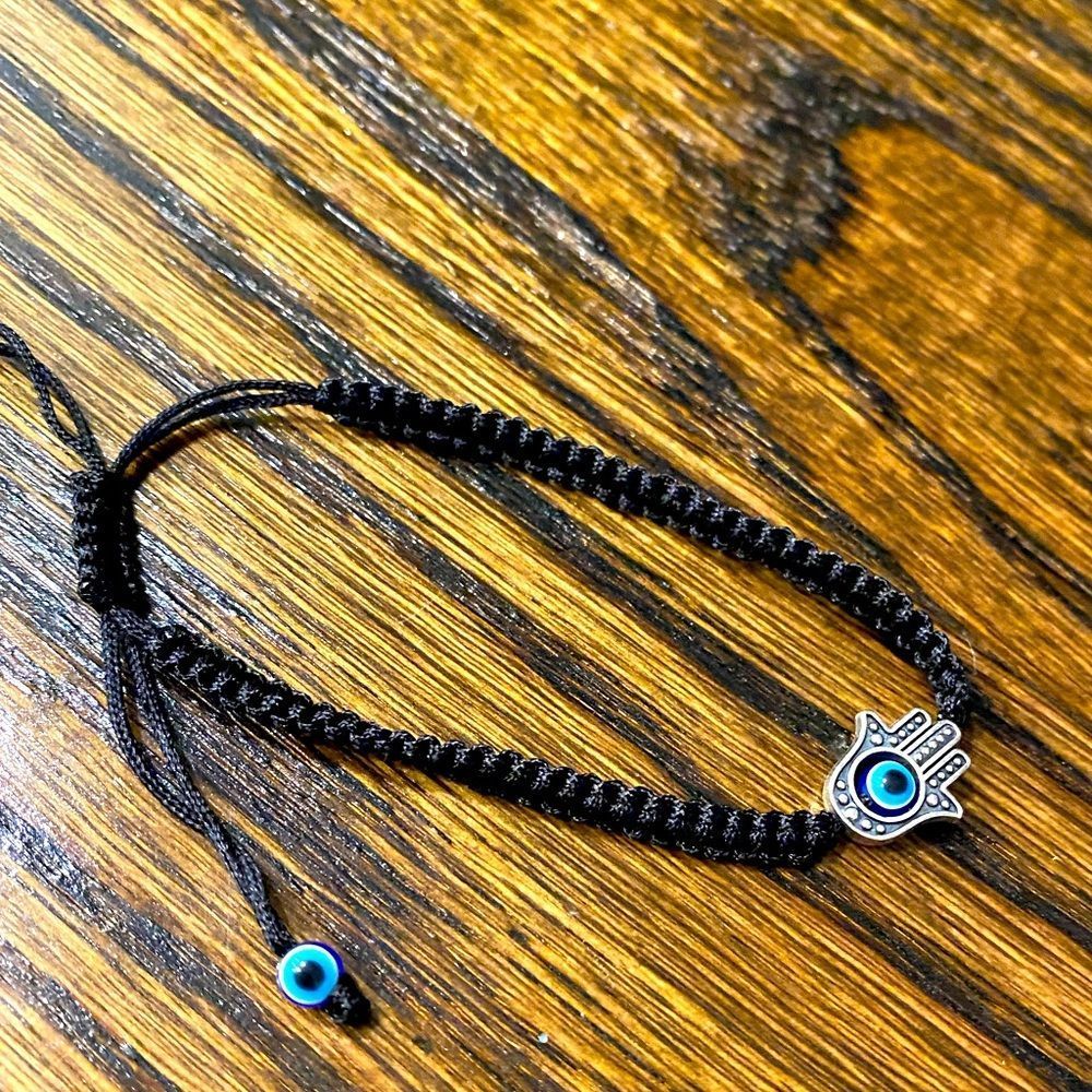 Hand Evil Eye Macrame Bracelet - Picture 1 of 4